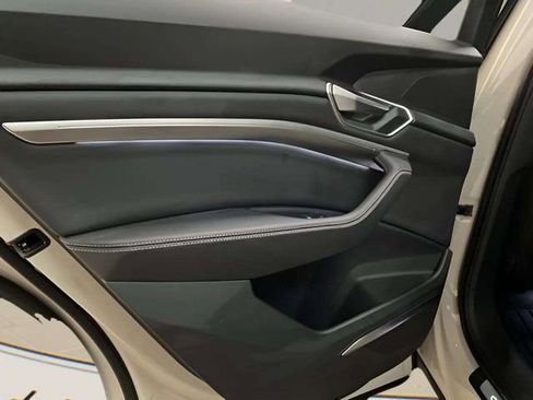 Used 2022 Audi e-tron Premium Plus w/ Premium Plus Package image 77