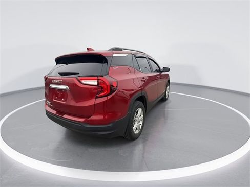 Used 2024 GMC Terrain SLE w/ Driver Convenience Package image 8