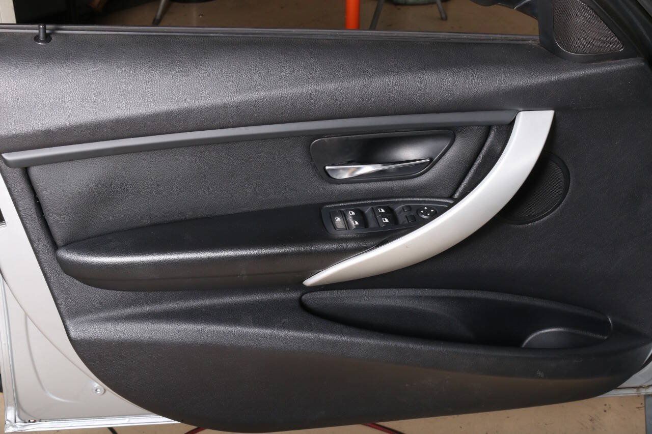 Used 2013 BMW 328i Sedan RWD image 25