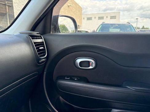 Used 2018 Kia Soul w/ Convenience Package FWD image 7