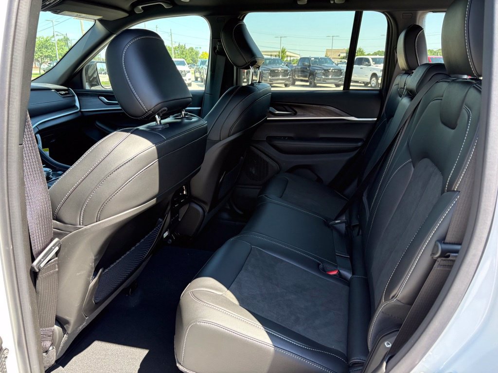 New 2026 Jeep Grand Cherokee Altitude AWD/4WD image 8