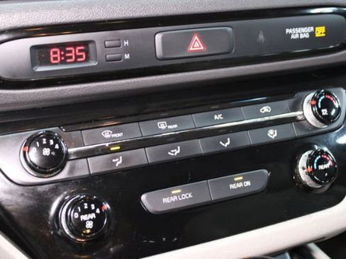 Used 2016 Kia Sedona LX w/ LX Convenience Package image 18