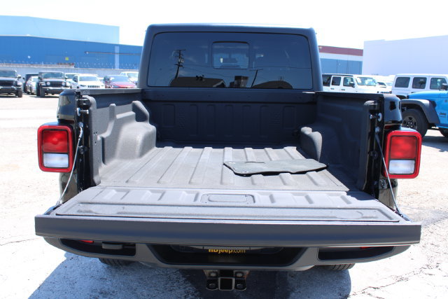 Used 2022 Jeep Gladiator Sport AWD/4WD image 7