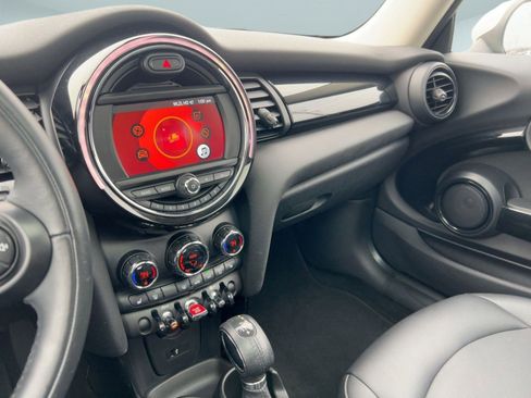 Used 2019 MINI Cooper 2-Door Hardtop image 24