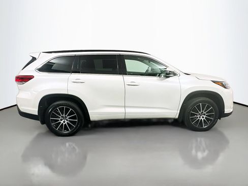Used 2018 Toyota Highlander SE AWD/4WD image 8