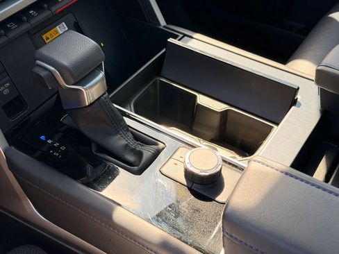 Used 2024 Toyota Sequoia Platinum image 34