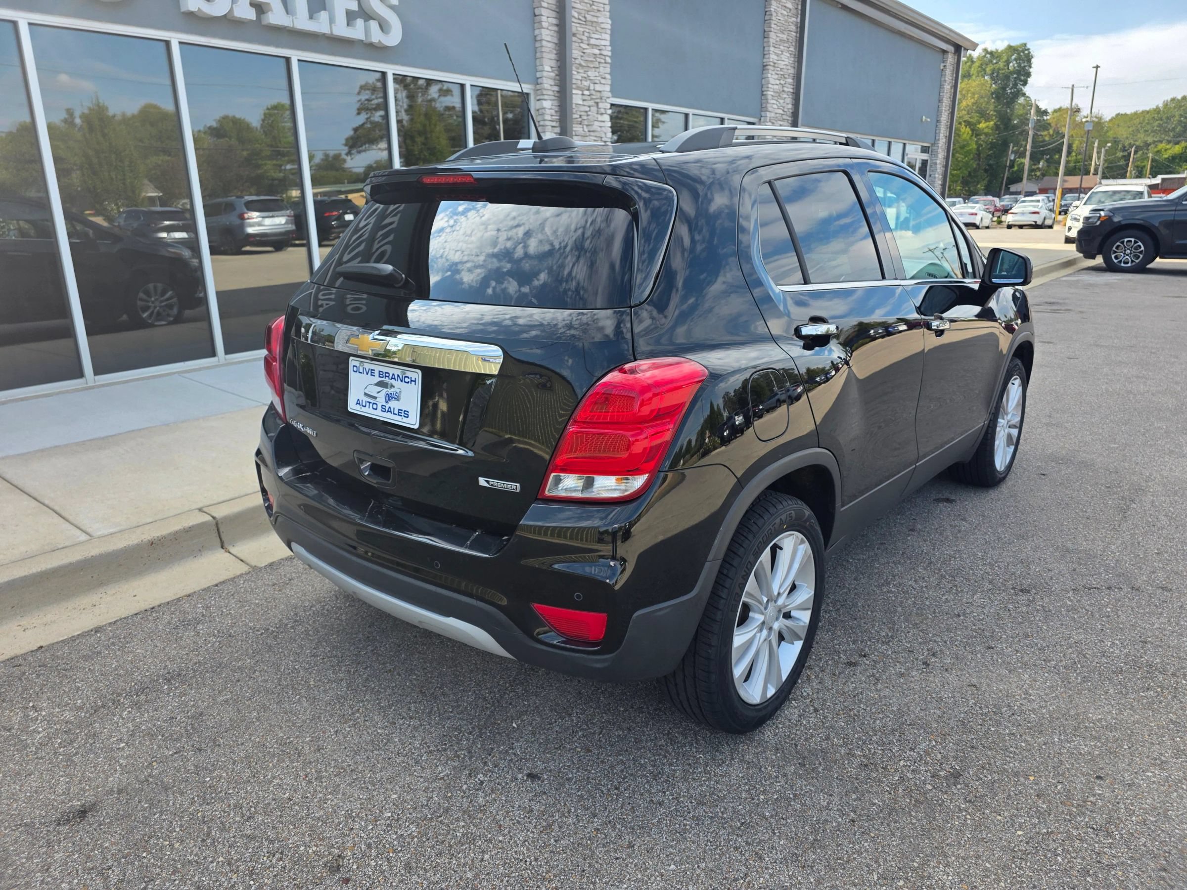 Used 2018 Chevrolet Trax Premier w/ LPO, Cargo Package AWD/4WD image 2