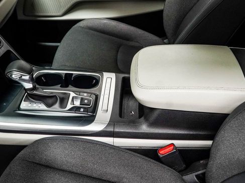 Used 2024 Kia Carnival LX image 17