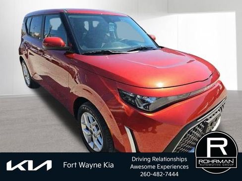 Certified 2025 Kia Soul LX w/ LX Technology Package FWD image 4