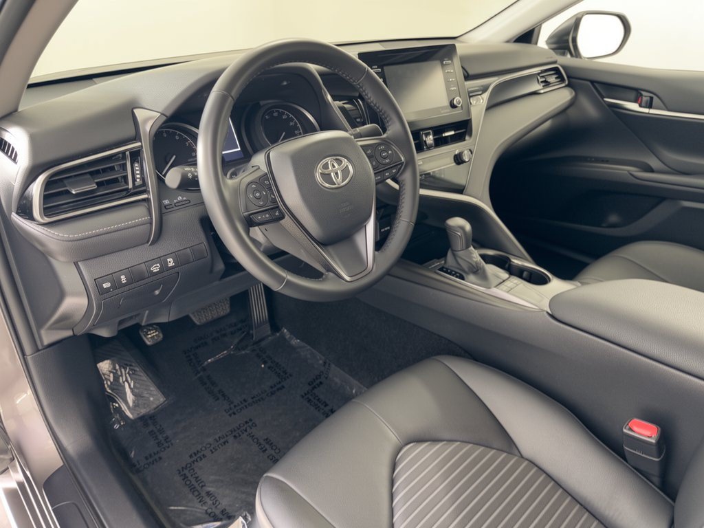 Used 2024 Toyota Camry SE w/ Convenience Package FWD image 4