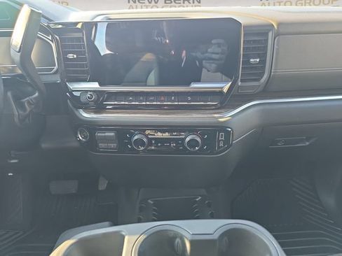 Used 2022 Chevrolet Silverado 1500 RST w/ Z71 Off-Road Package AWD/4WD image 11