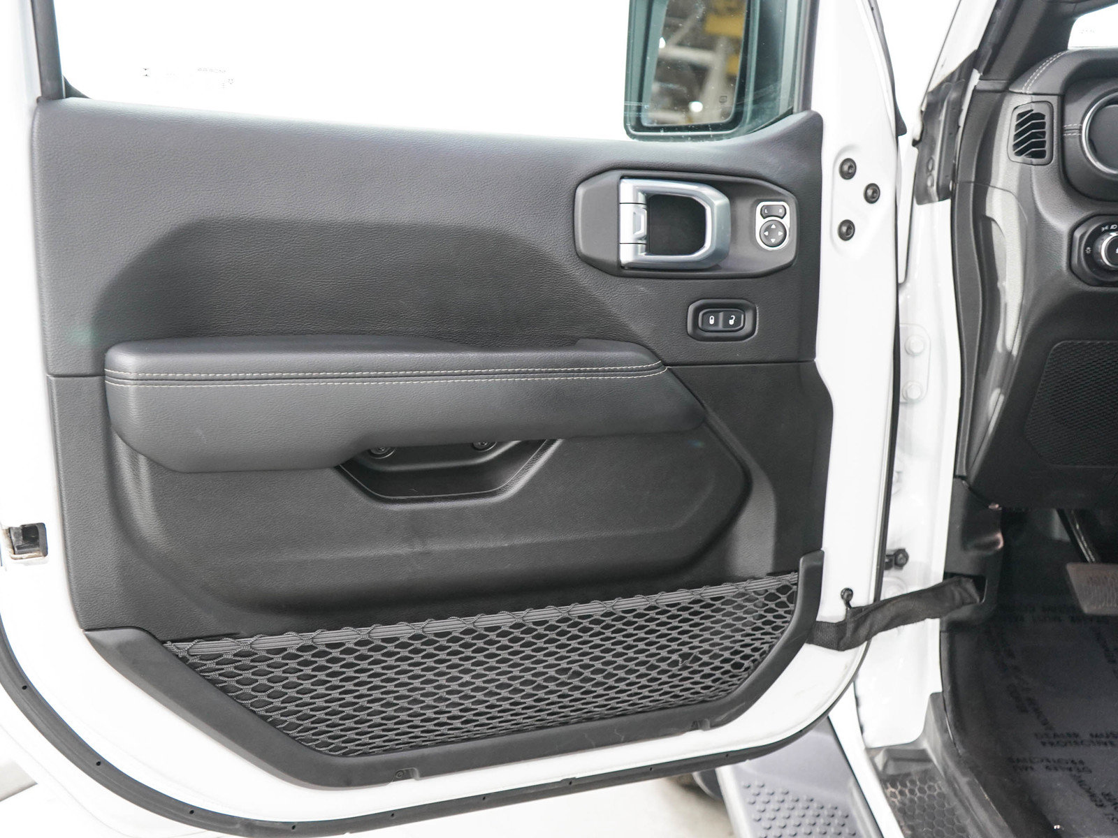 Used 2021 Jeep Wrangler Unlimited Sahara w/ Uconnect 4C Nav & Sound Group AWD/4WD image 18