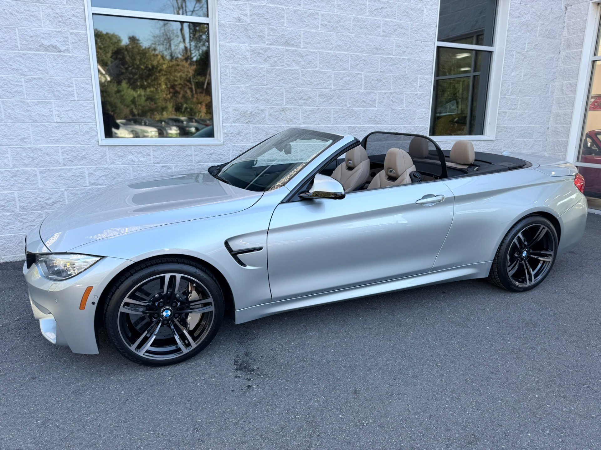 Used 2015 BMW M4 Convertible RWD image 8