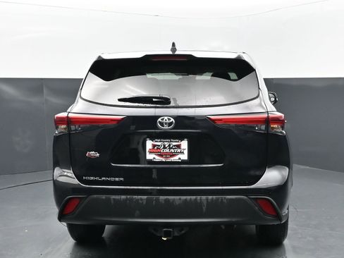 Used 2023 Toyota Highlander L FWD image 5