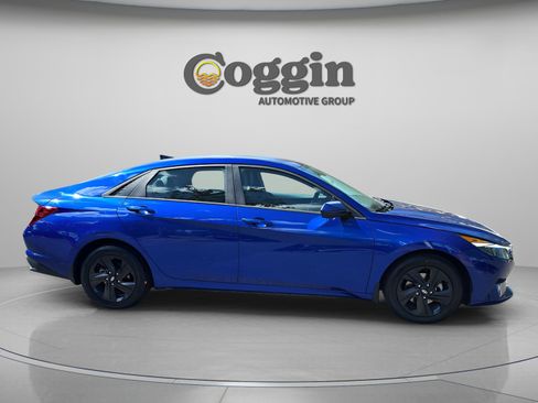Certified 2023 Hyundai Elantra SEL image 6