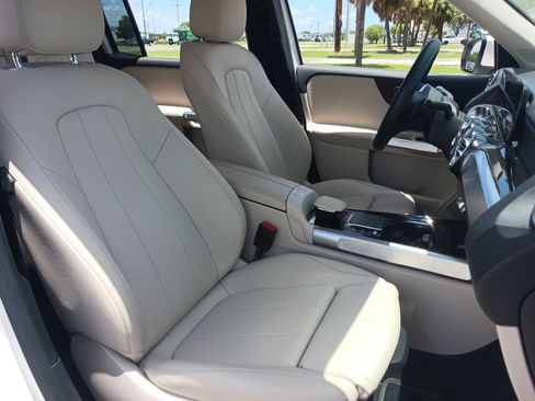 Used 2021 Mercedes-Benz GLB 250 4MATIC image 16