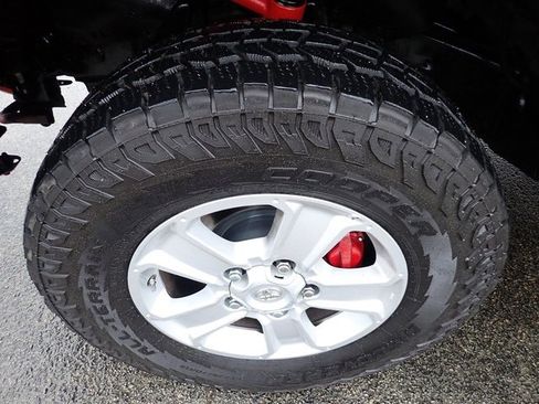 Used 2016 Toyota Tundra SR5 image 12