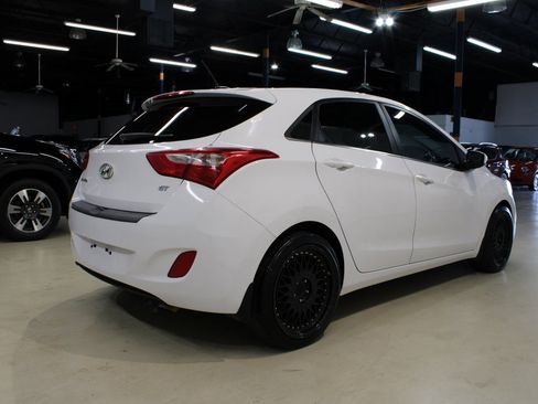 Used 2016 Hyundai Elantra GT image 3