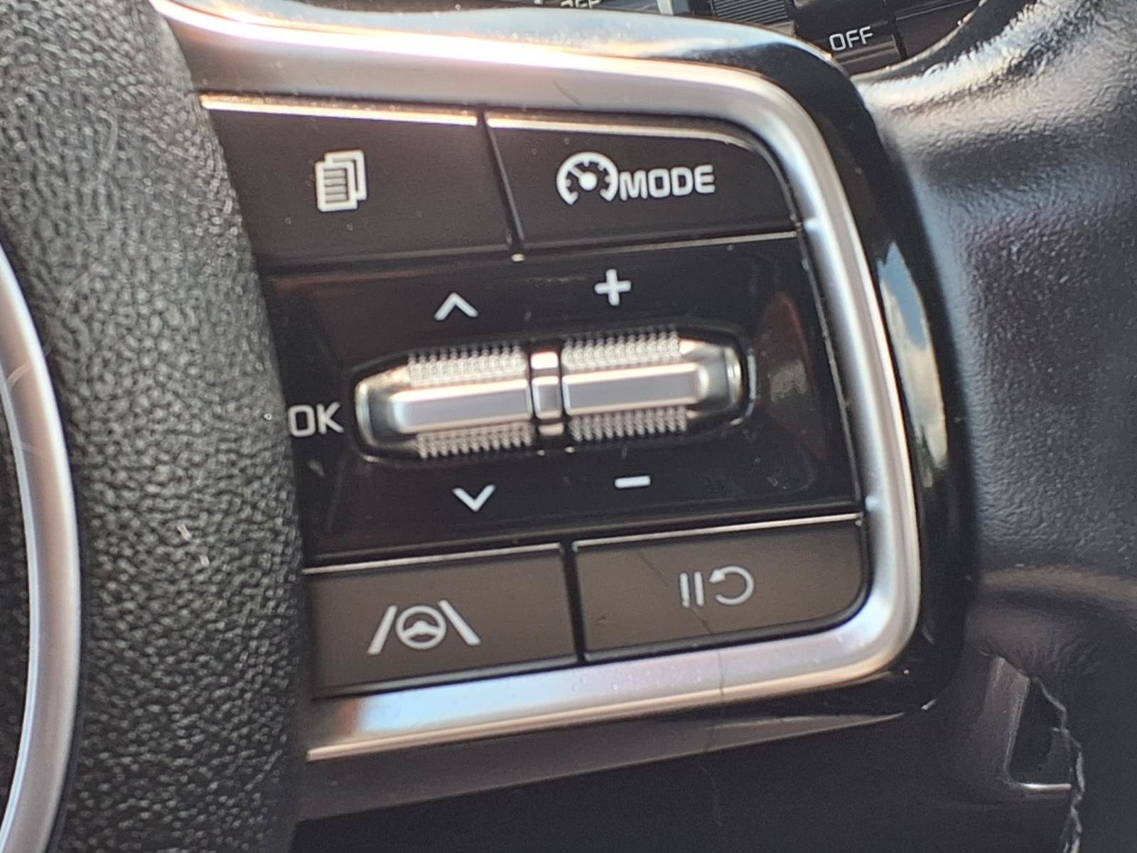 Used 2023 Kia Sorento S w/ Panoramic Sunroof Package AWD/4WD image 9