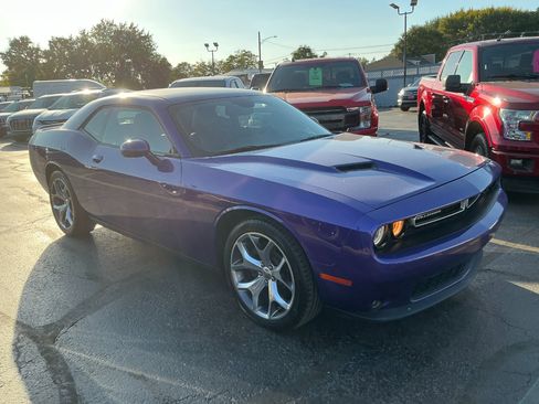 Used 2016 Dodge Challenger SXT Plus image 3
