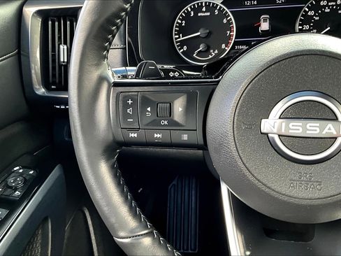 Used 2023 Nissan Pathfinder SL image 11