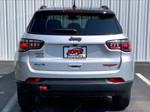 Used 2024 Jeep Compass Trailhawk AWD/4WD image 4