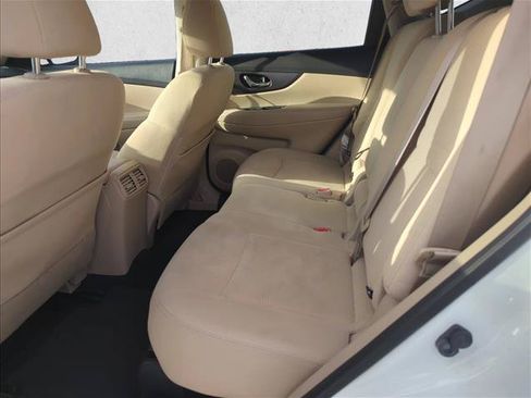 Used 2016 Nissan Rogue SV FWD image 8