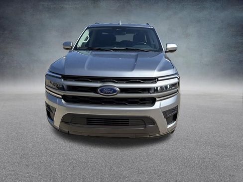 Used 2024 Ford Expedition Max XLT image 9