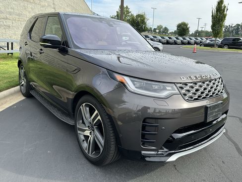 Used 2023 Land Rover Discovery Metropolitan Edition AWD/4WD image 9