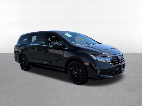 Used 2024 Honda Odyssey Sport image 3
