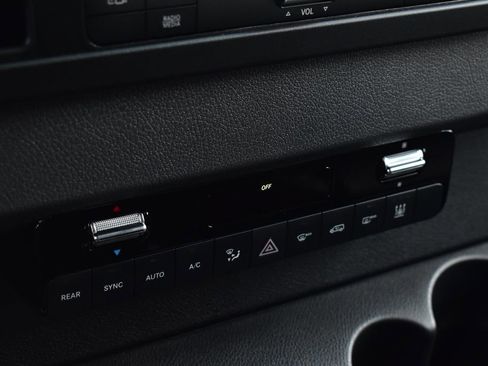 Used 2024 Mercedes-Benz Sprinter 2500 image 19