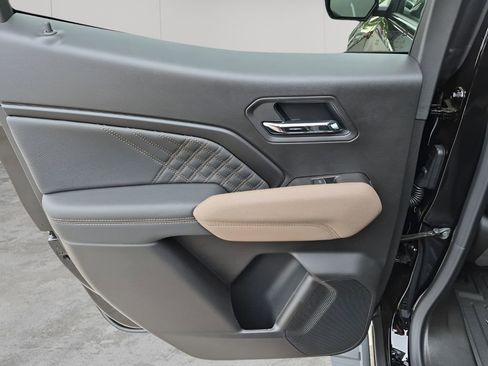 New 2026 GMC Canyon Denali w/ LPO, Denali Black Edition image 17