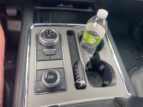 Used 2020 Ford Expedition XLT w/ Equipment Group 202A AWD/4WD image 14