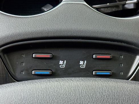 Used 2024 Toyota Venza Limited image 25