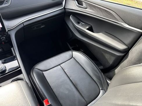 Used 2024 Jeep Grand Cherokee L Limited w/ Luxury Tech Group II image 15