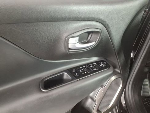 Used 2022 Jeep Renegade Limited image 10