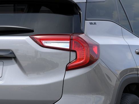 New 2024 GMC Terrain SLE w/ Driver Convenience Package FWD image 11