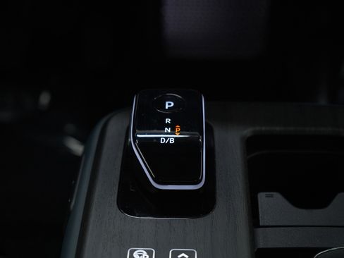 Used 2024 Nissan Ariya AWD image 20