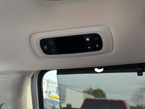 Certified 2024 Chrysler Pacifica Touring-L image 13