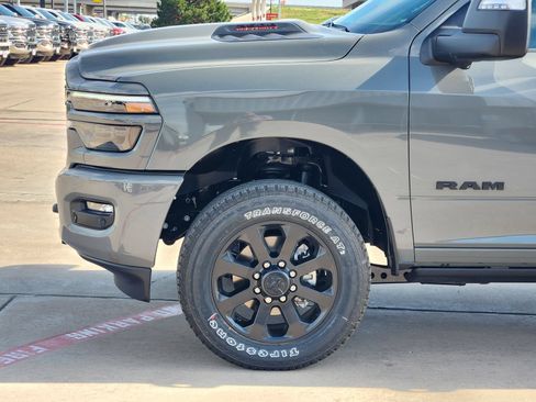 New 2026 RAM 2500 Laramie AWD/4WD image 11