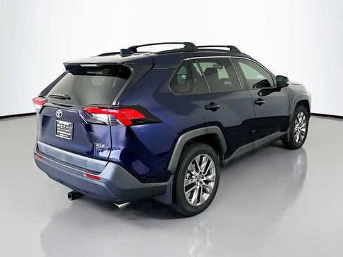 Used 2019 Toyota RAV4 XLE Premium FWD image 7