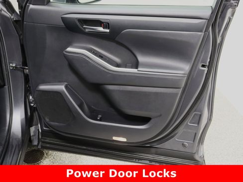 Used 2024 Toyota Highlander XLE image 38