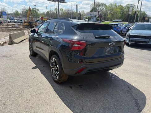 Used 2025 Chevrolet Trax RS image 5