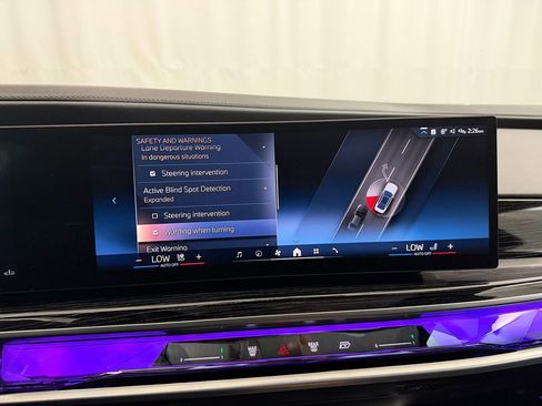 Used 2025 BMW 740i xDrive image 29