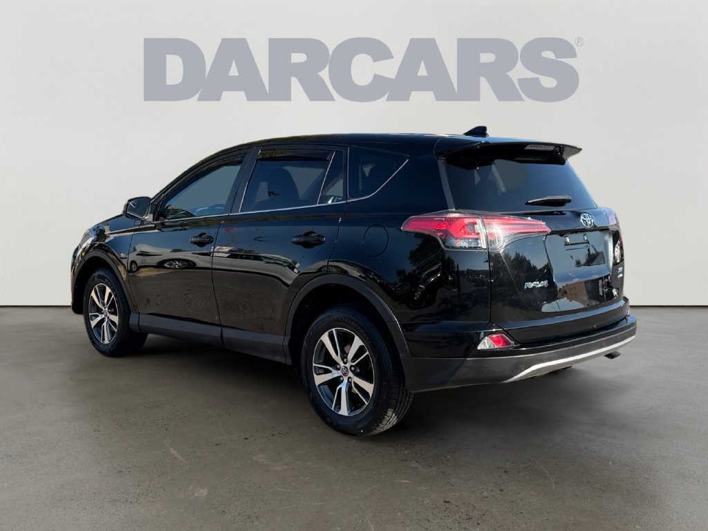 Used 2018 Toyota RAV4 XLE AWD/4WD image 4