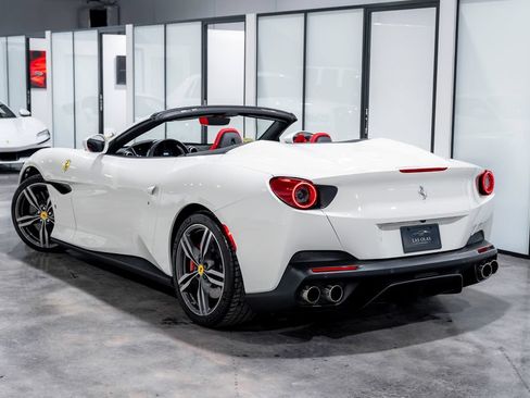 Used 2020 Ferrari Portofino RWD image 9
