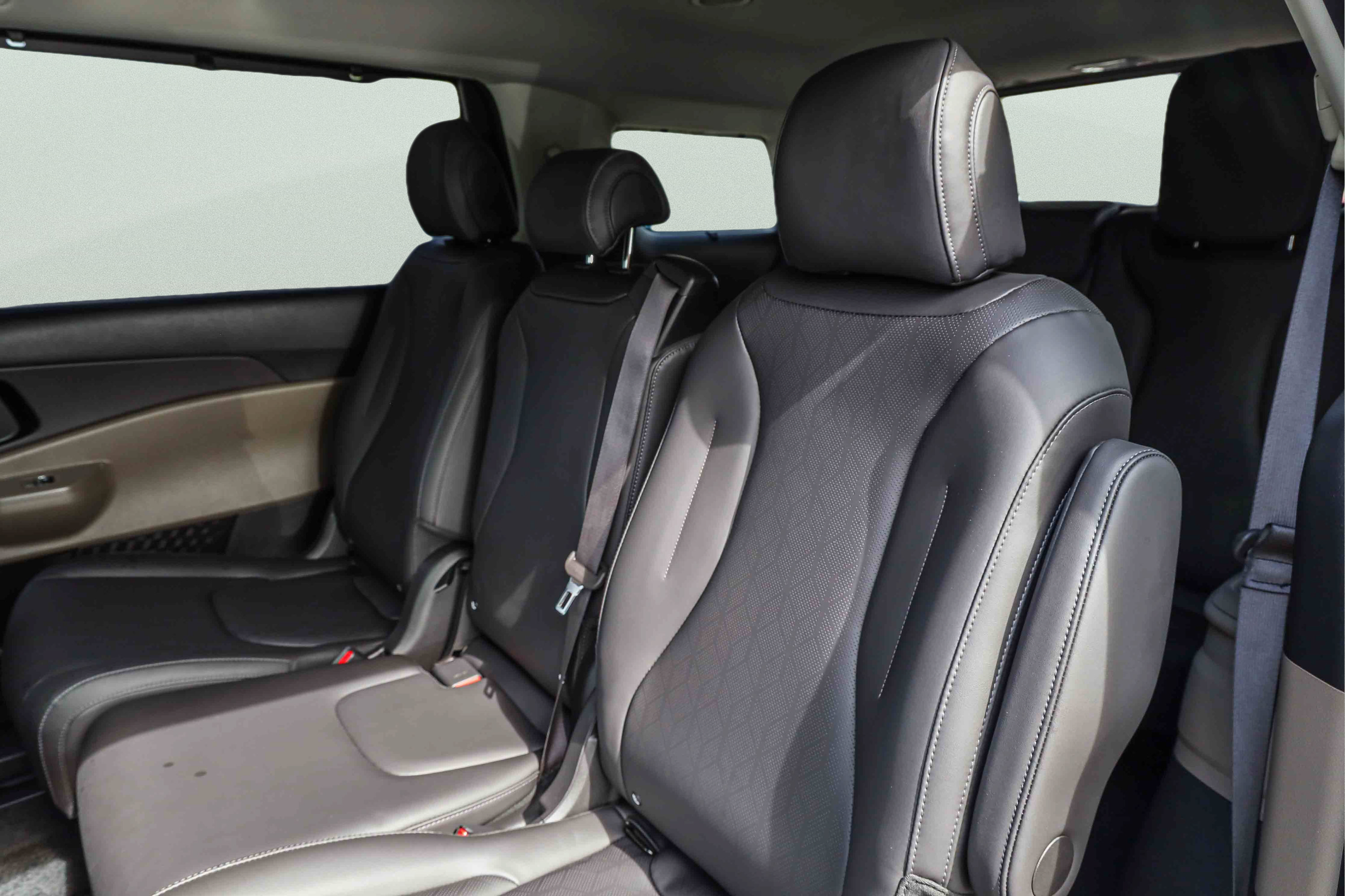 Used 2026 Kia Carnival EX FWD image 21