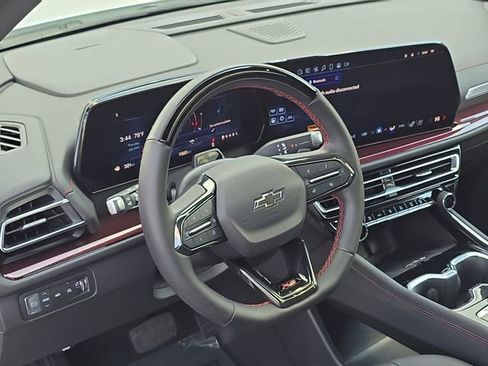 Used 2024 Chevrolet Traverse RS image 18