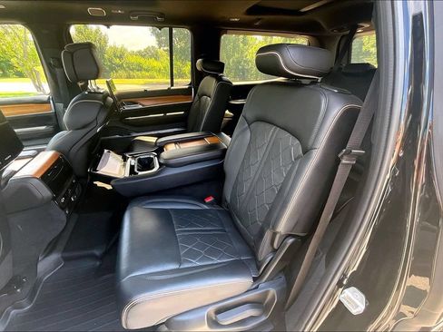 Used 2022 Jeep Grand Wagoneer Series III w/ Rear-Seat Entertainment Group AWD/4WD image 26