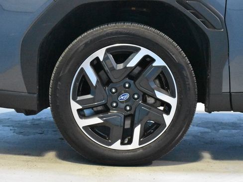 Used 2025 Subaru Forester Premium AWD/4WD image 25